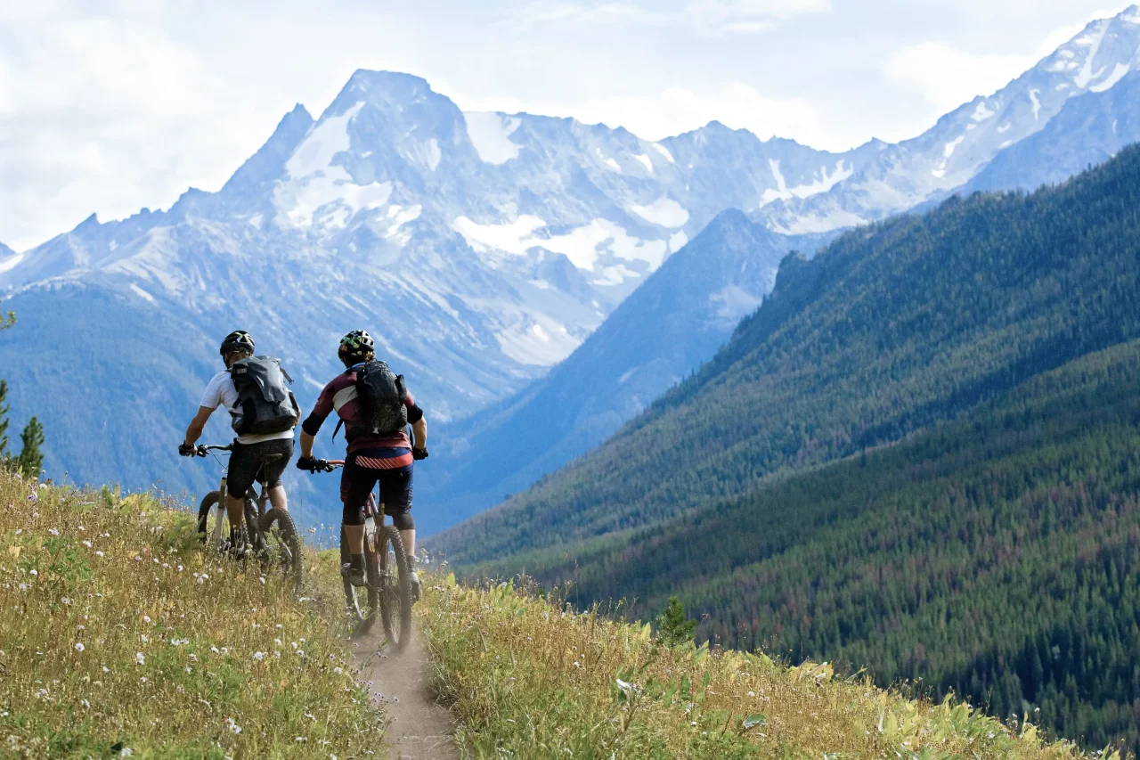Two mountain bikers in the mountains.